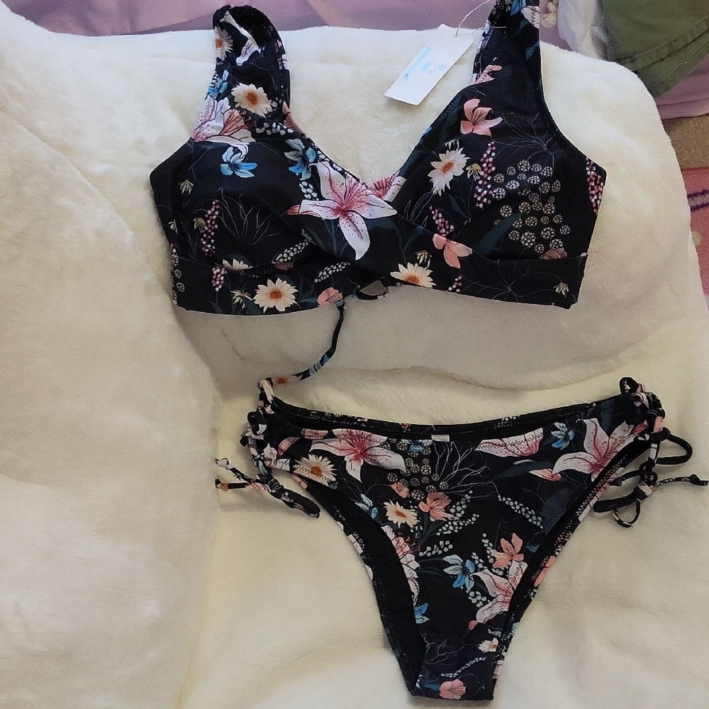 Like new never worn, with tag: Black and Pink Floral Bikini with Modern Cut